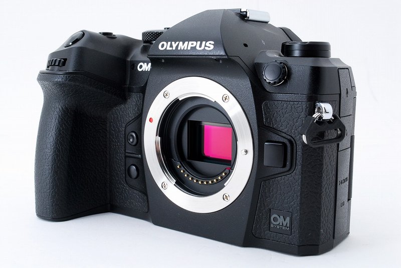 OLYMPUS OM SYSTEM OM-1 ボディ 正面外観