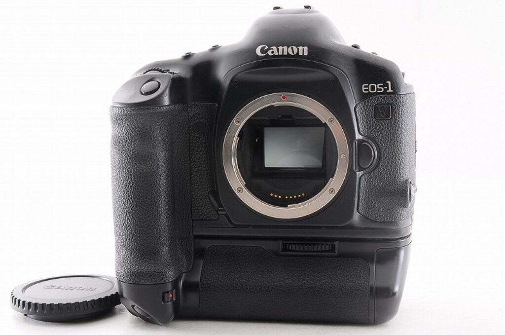 Canon EOS-1V プロフェッショナル用フィルム一眼レフカメラの正面写真