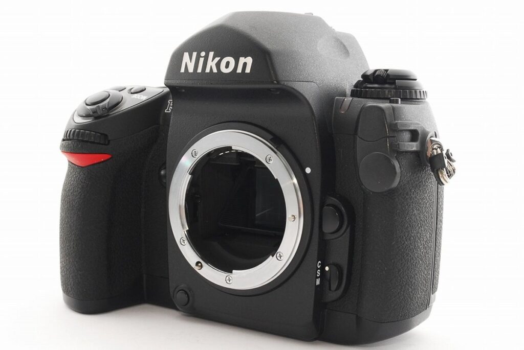 Nikon F6 フィルム一眼レフカメラ 最終フラッグシップモデルのボディ前面写真