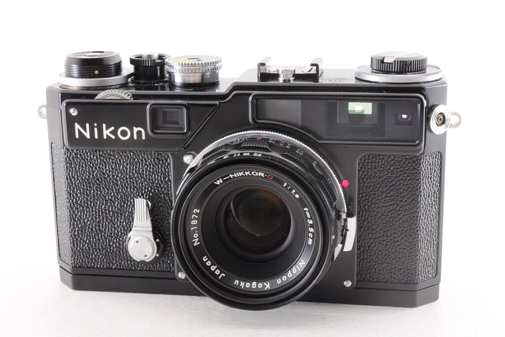 Nikon SPレンジファインダーカメラとW-Nikkor 35mm f1.8レンズの正面写真