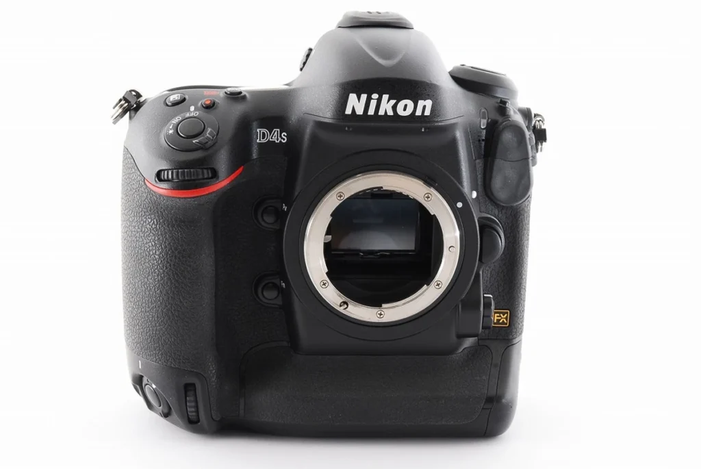 Nikon D4s フルサイズデジタル一眼レフカメラ本体 正面からの画像 バイカメ 大阪