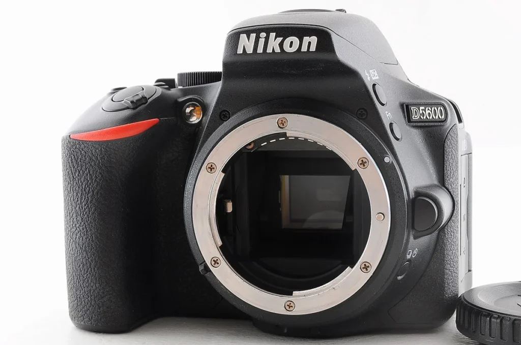 高価買取｜Nikon D5600 APS-Cデジタル一眼レフカメラ タッチパネル搭載ボディ｜バイカメ 大阪
