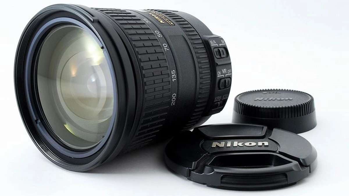 Nikon AF-S DX 18-200mm f3.5-5.6G ED VR