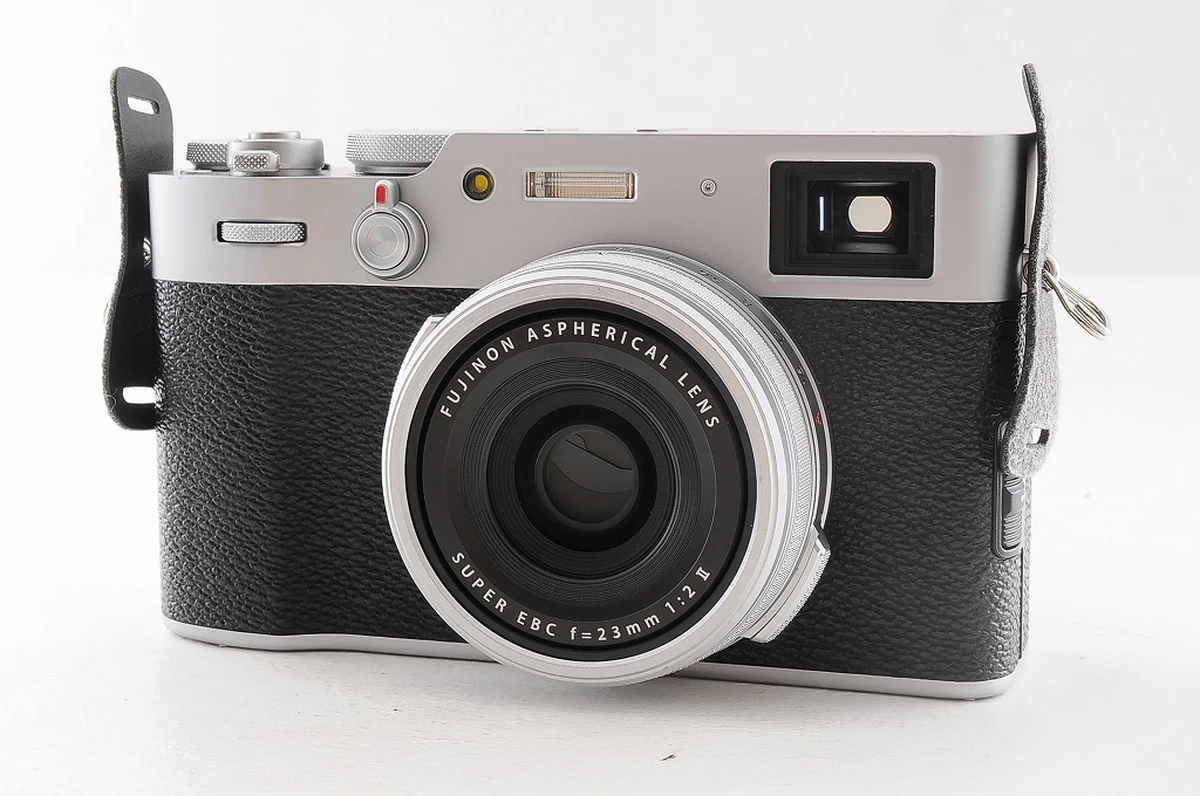 FUJIFILM X100V