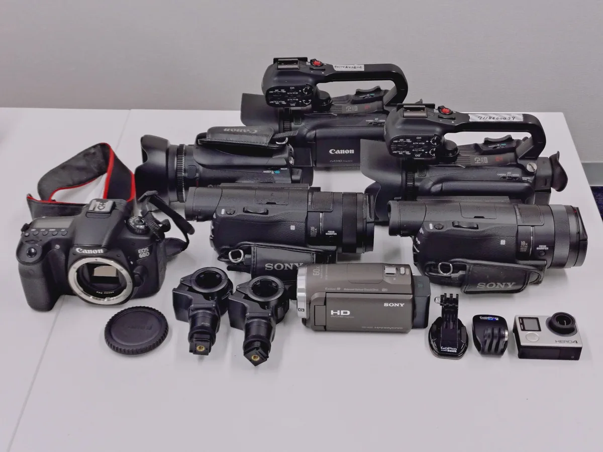 SONY FDR-AX100・Canon iVIS HF G10・EOS 60Dなどを大阪で出張買取しました